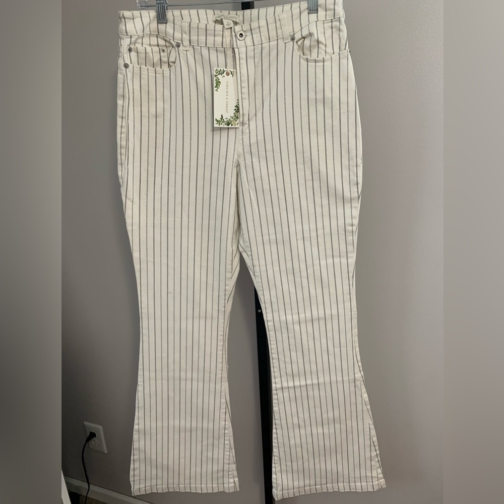 NWT Chelsea & Violet Flare Jeans
